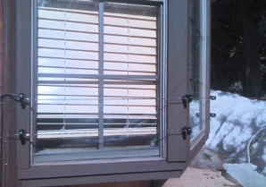 electric fence on bay window